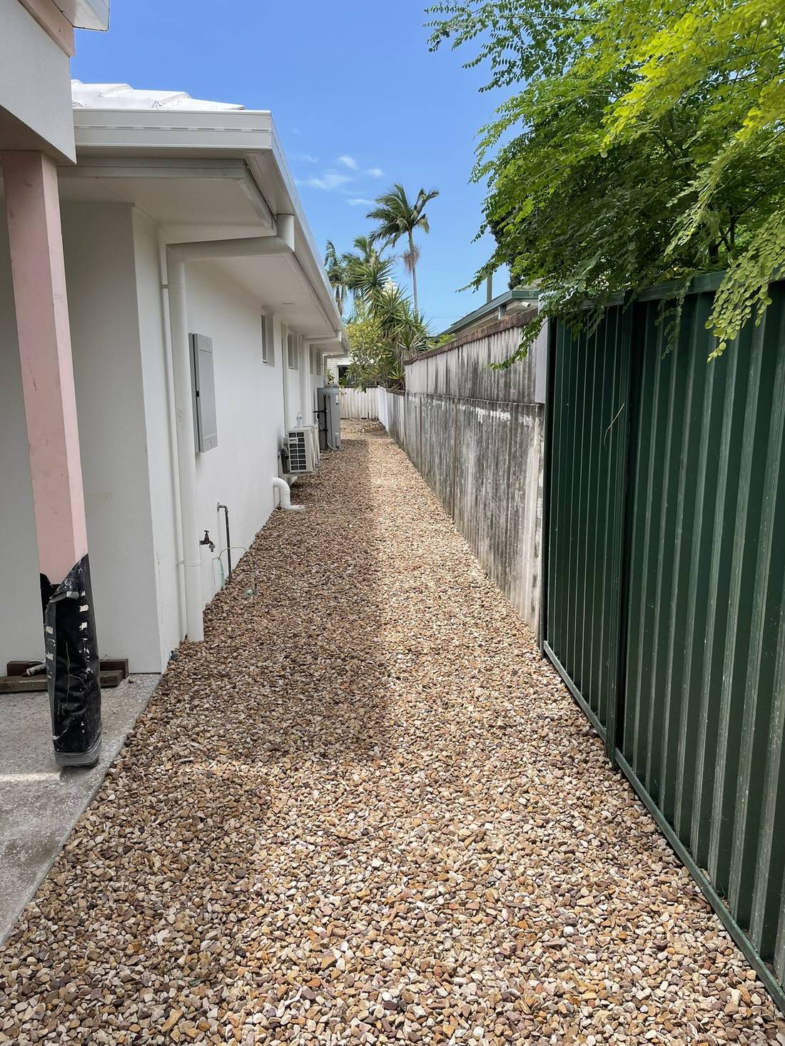 Side-access pebbles